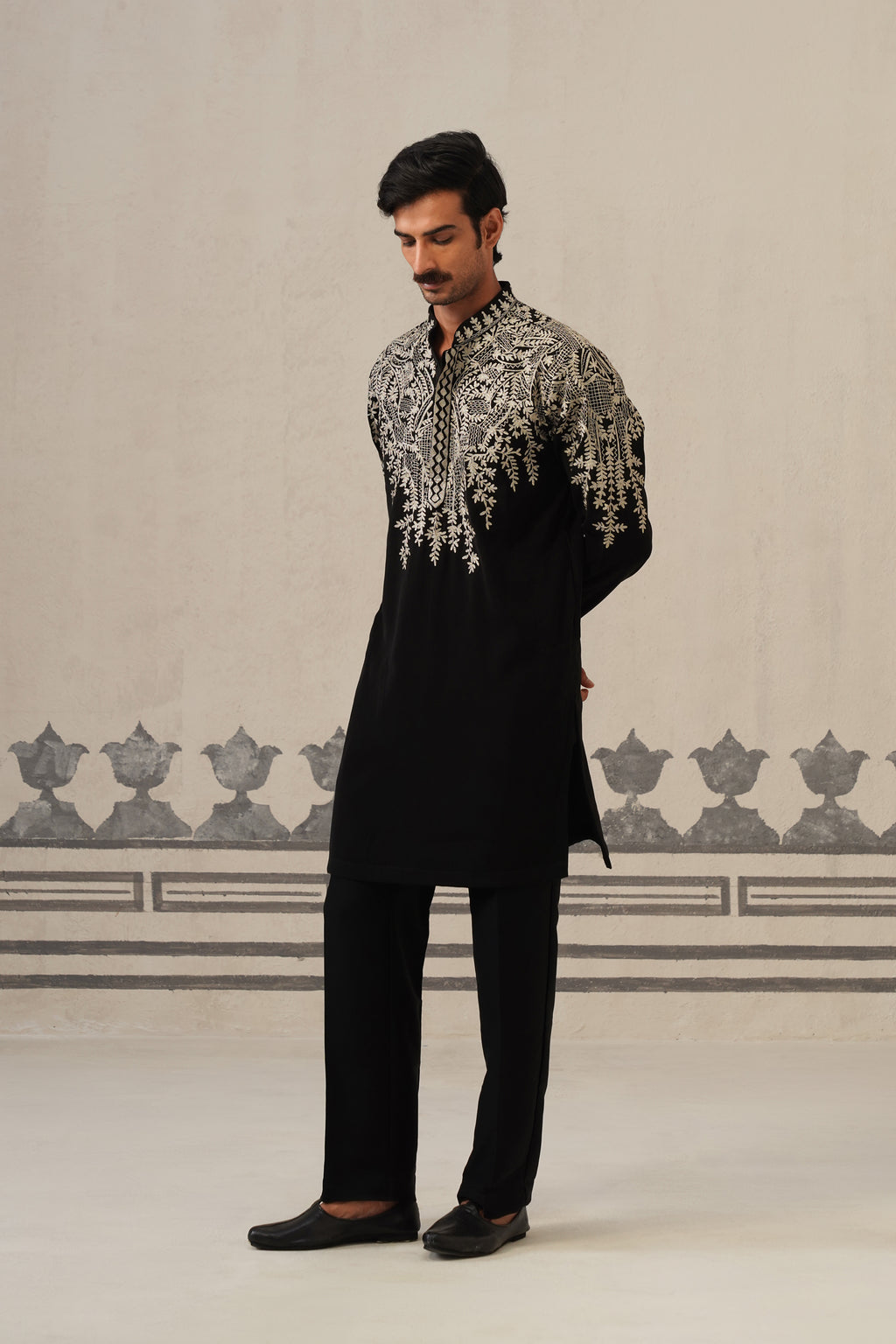 Black Nakshi Handwork Japanese Set